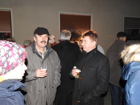 Blagoslov božično-novoletnega drevesa s prižigom lučk v razkriškem križišču 8